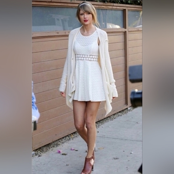 Free People V-Neck Snap Front Ivory Cream Shark Bite Hemline Sweater Cardigan L - Picture 9 of 9